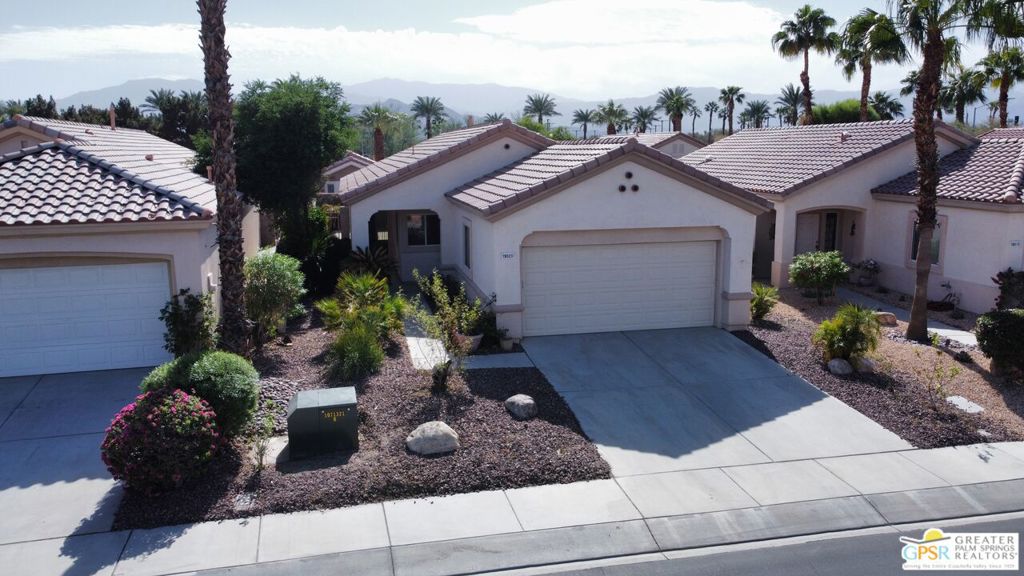 78523 Glastonbury Way Property Photo 1