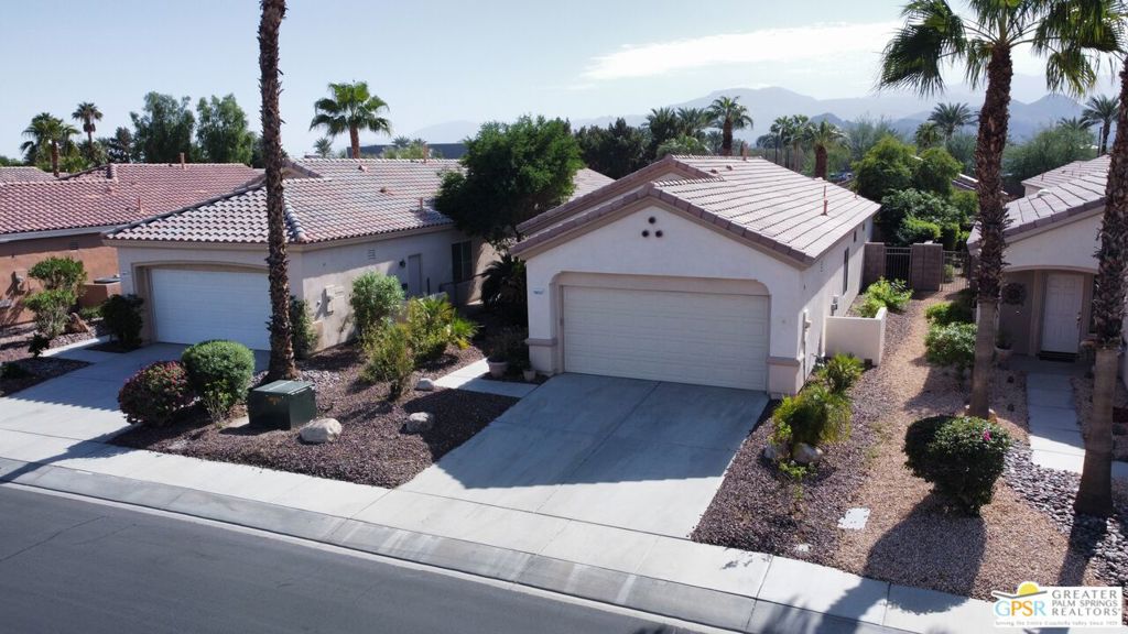 78523 Glastonbury Way Property Photo 2