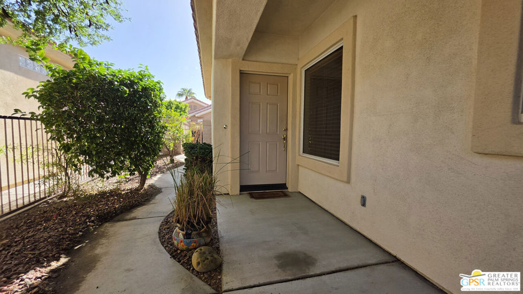 78523 Glastonbury Way Property Photo 4