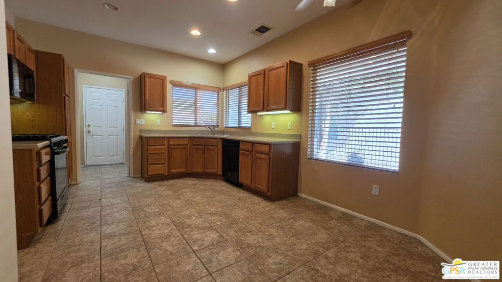 78523 Glastonbury Way Property Photo 7