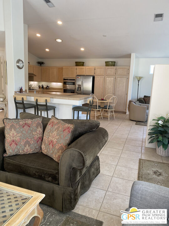 26102865PS Property Photo 4