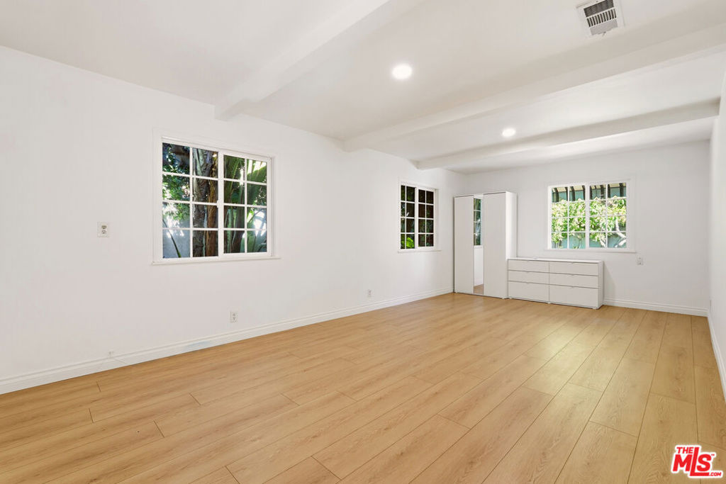 736 N Alta Vista Boulevard Property Photo 17