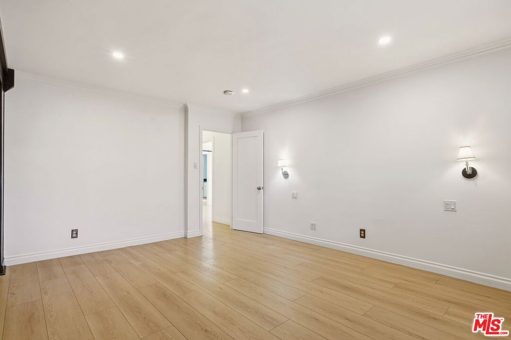 736 N Alta Vista Boulevard Property Photo 18