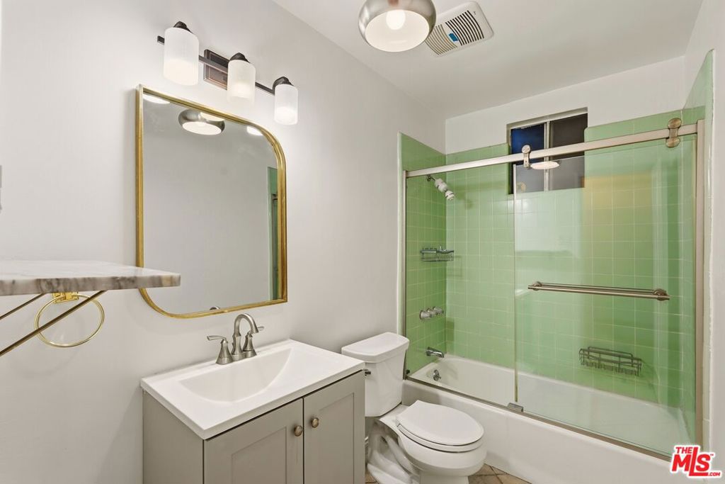 736 N Alta Vista Boulevard Property Photo 19