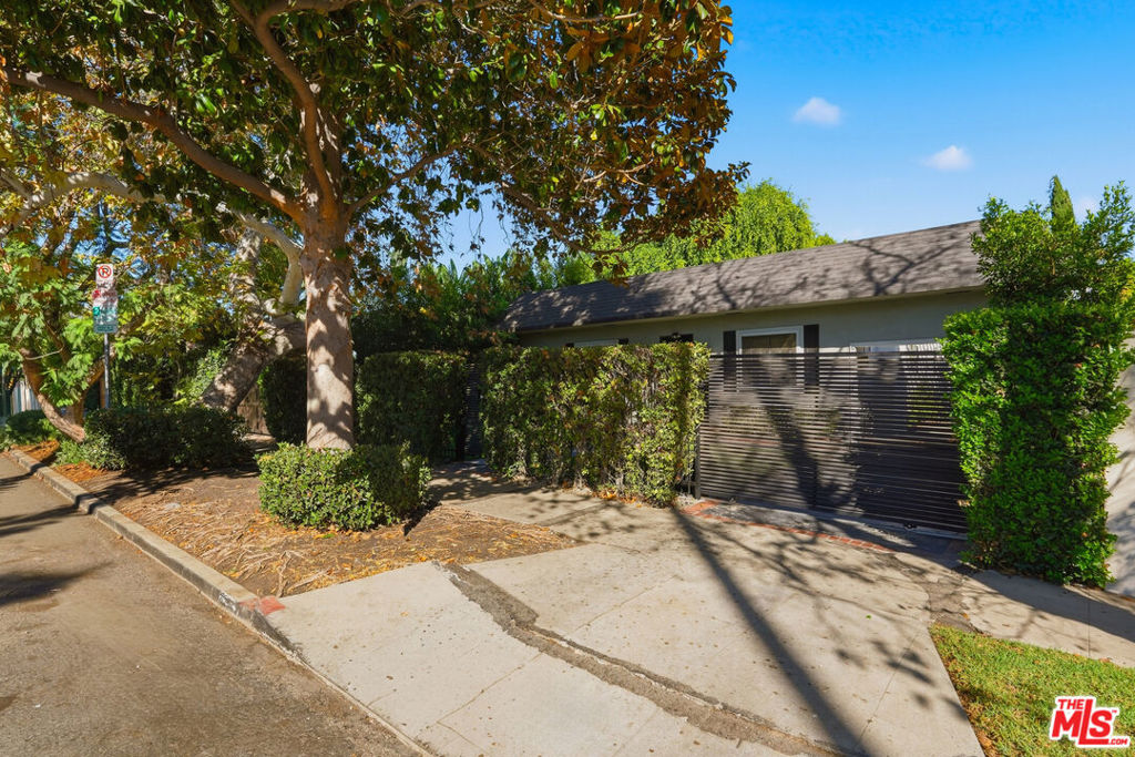 736 N Alta Vista Boulevard Property Photo 25