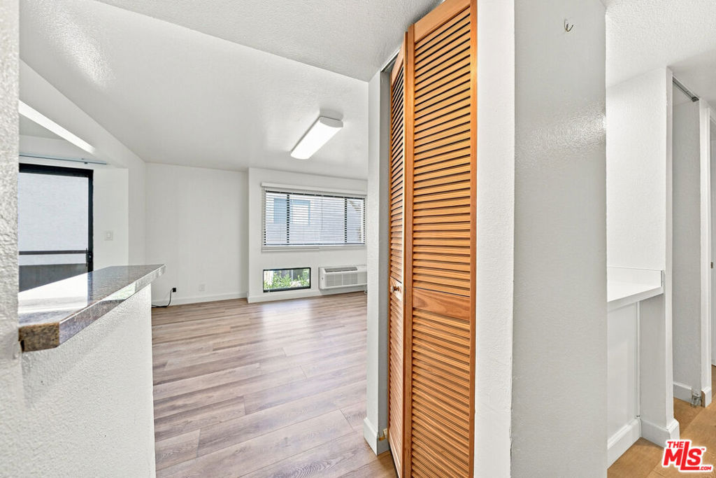 435 S Virgil Avenue 208 Property Photo 3