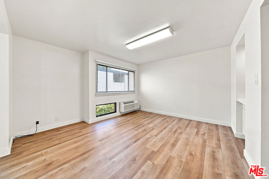 435 S Virgil Avenue 208 Property Photo 9