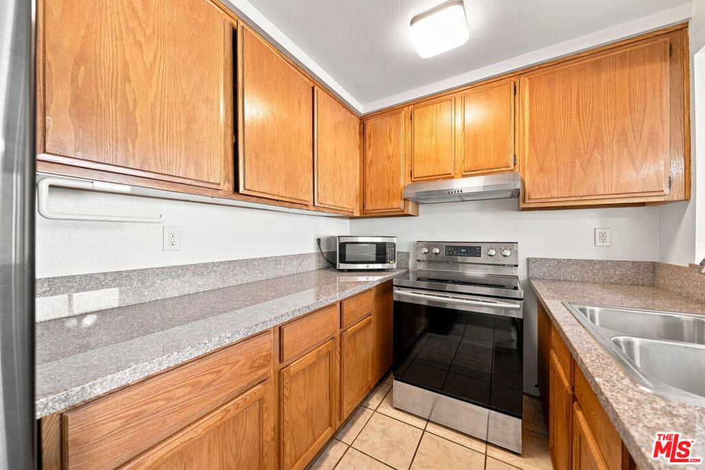 435 S Virgil Avenue 208 Property Photo 14