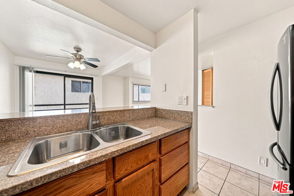 435 S Virgil Avenue 208 Property Photo 15