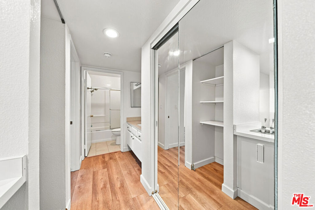 435 S Virgil Avenue 208 Property Photo 18