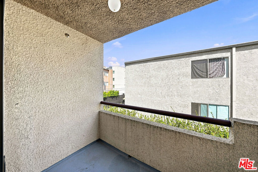 435 S Virgil Avenue 208 Property Photo 21