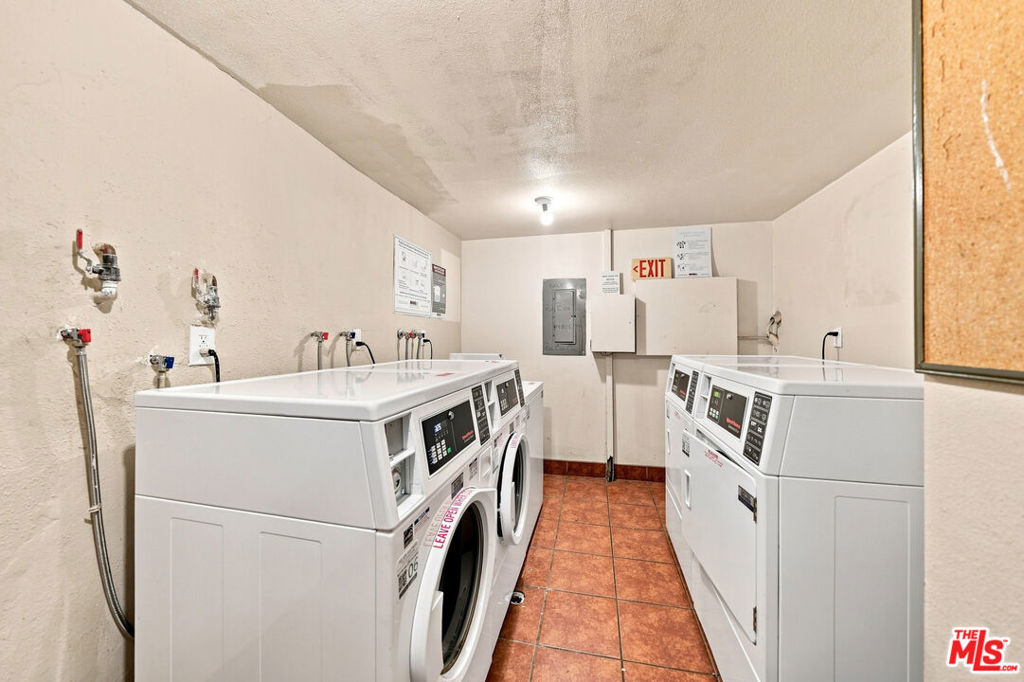 435 S Virgil Avenue 208 Property Photo 22