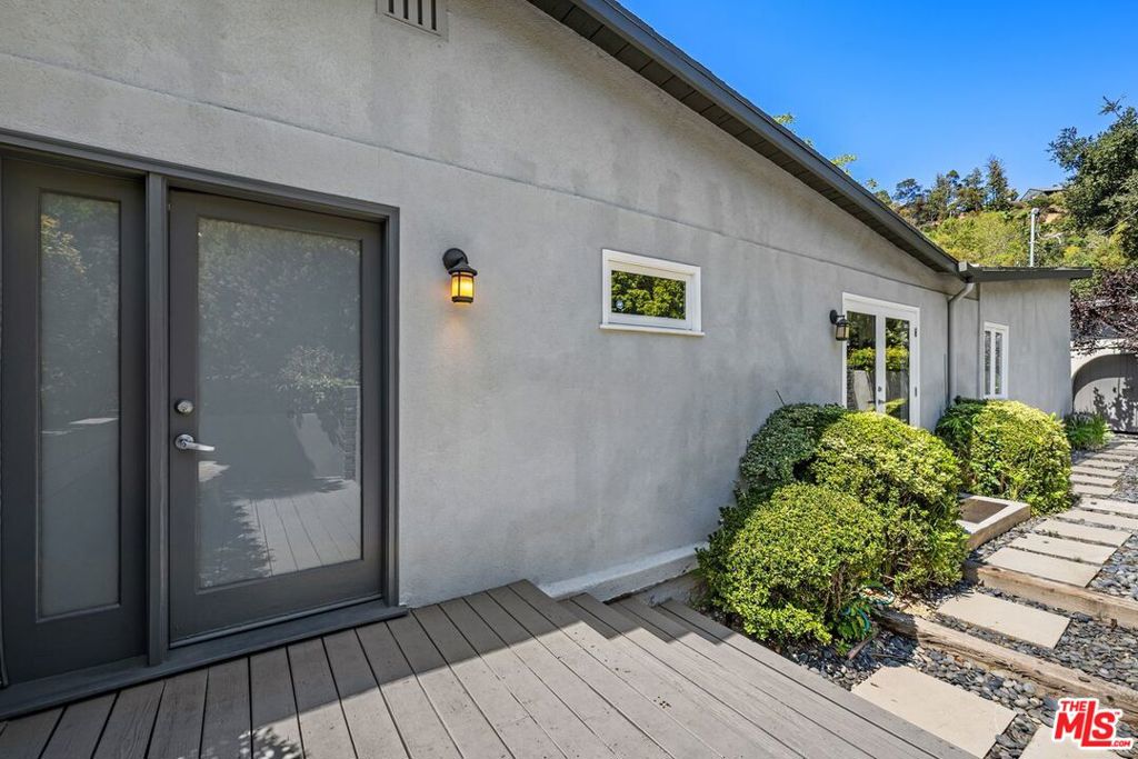 2601 Nichols Canyon Road Property Photo 18