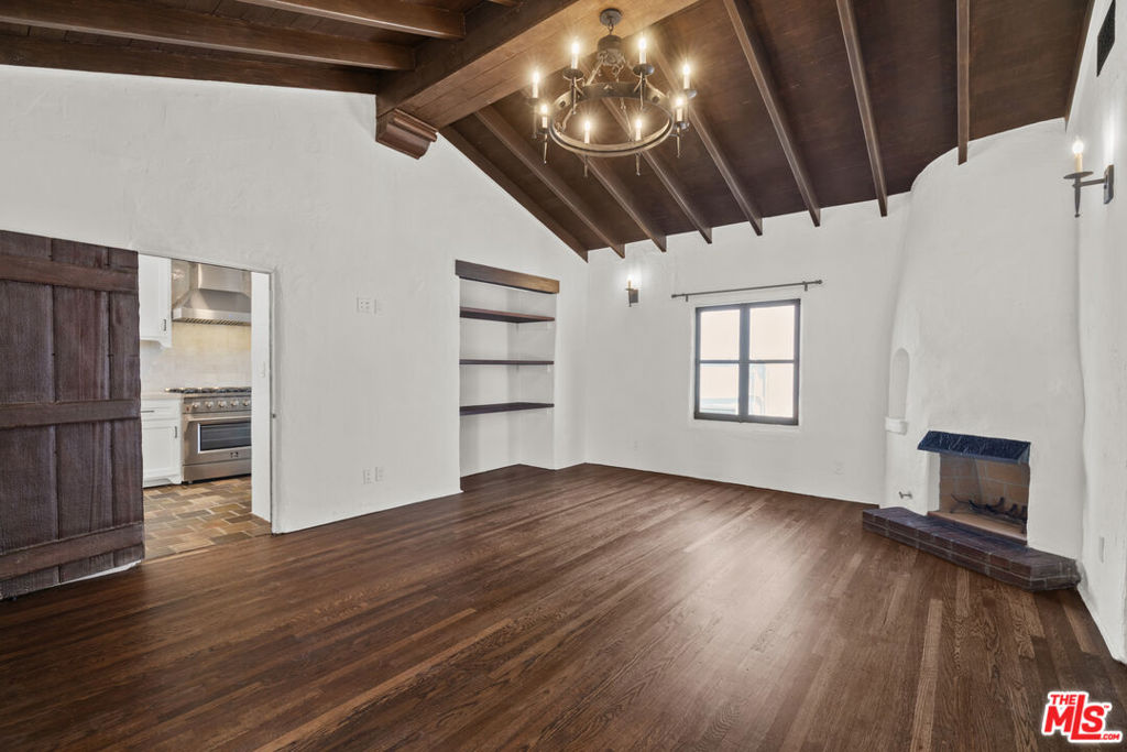 1302 N Harper Avenue Property Photo 9