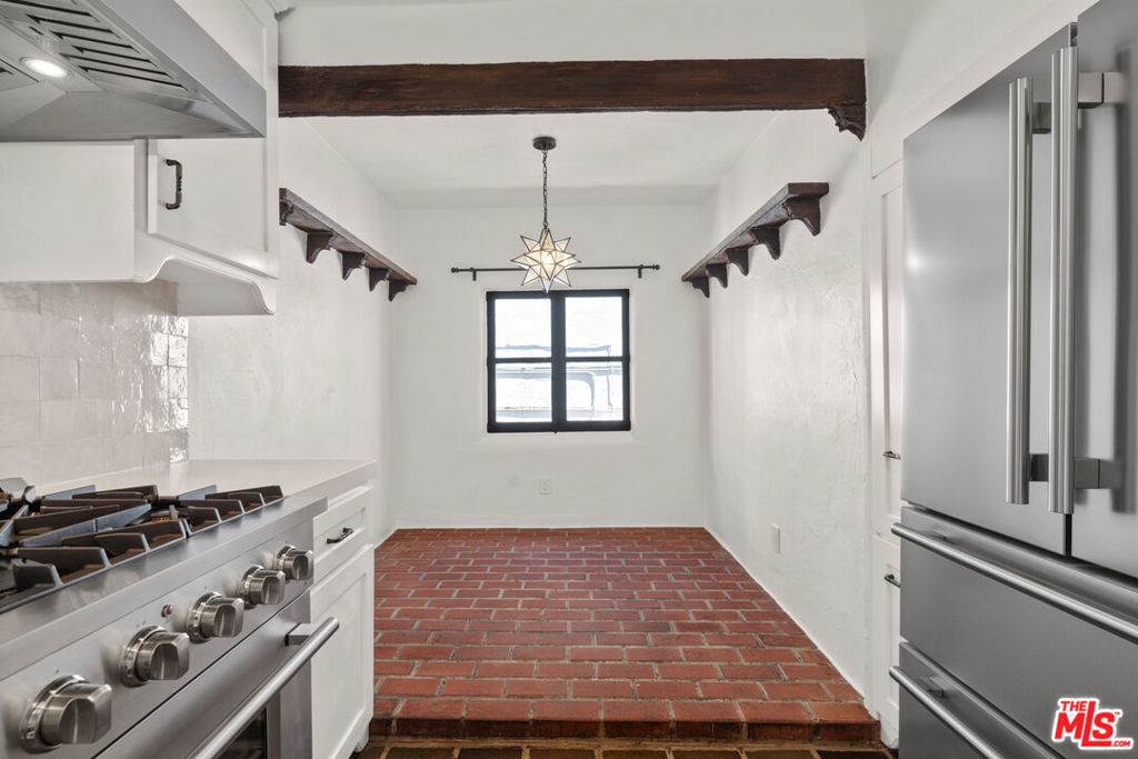 1302 N Harper Avenue Property Photo 12