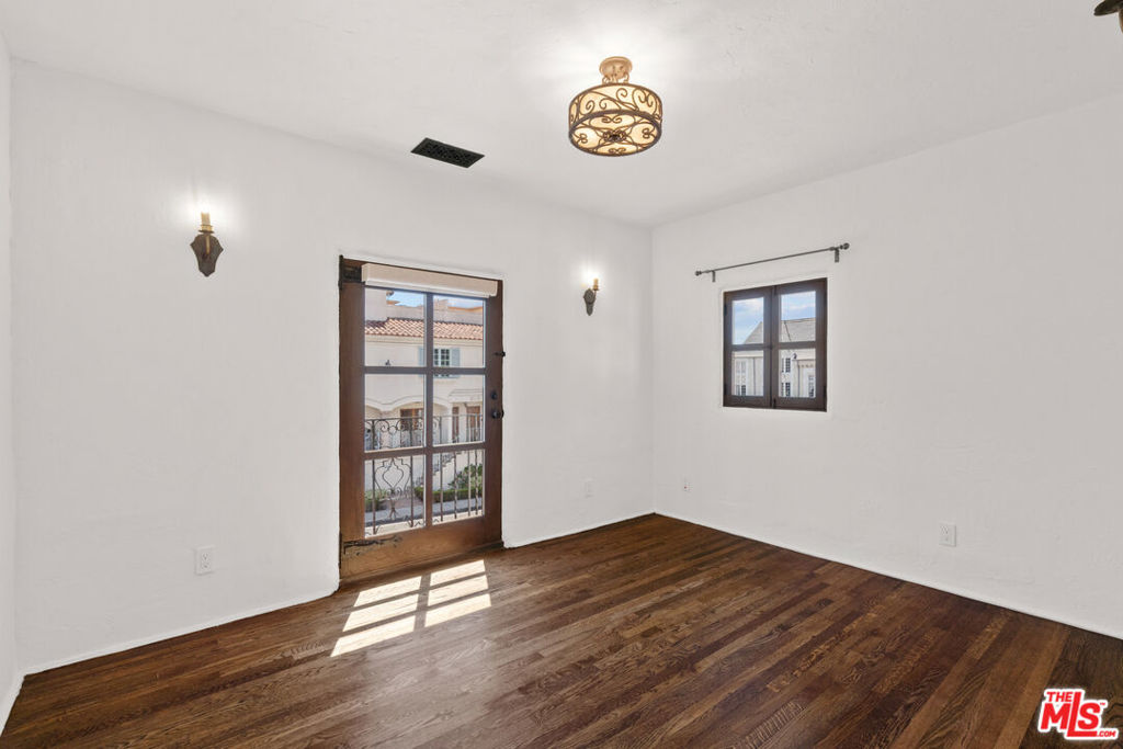 1302 N Harper Avenue Property Photo 18