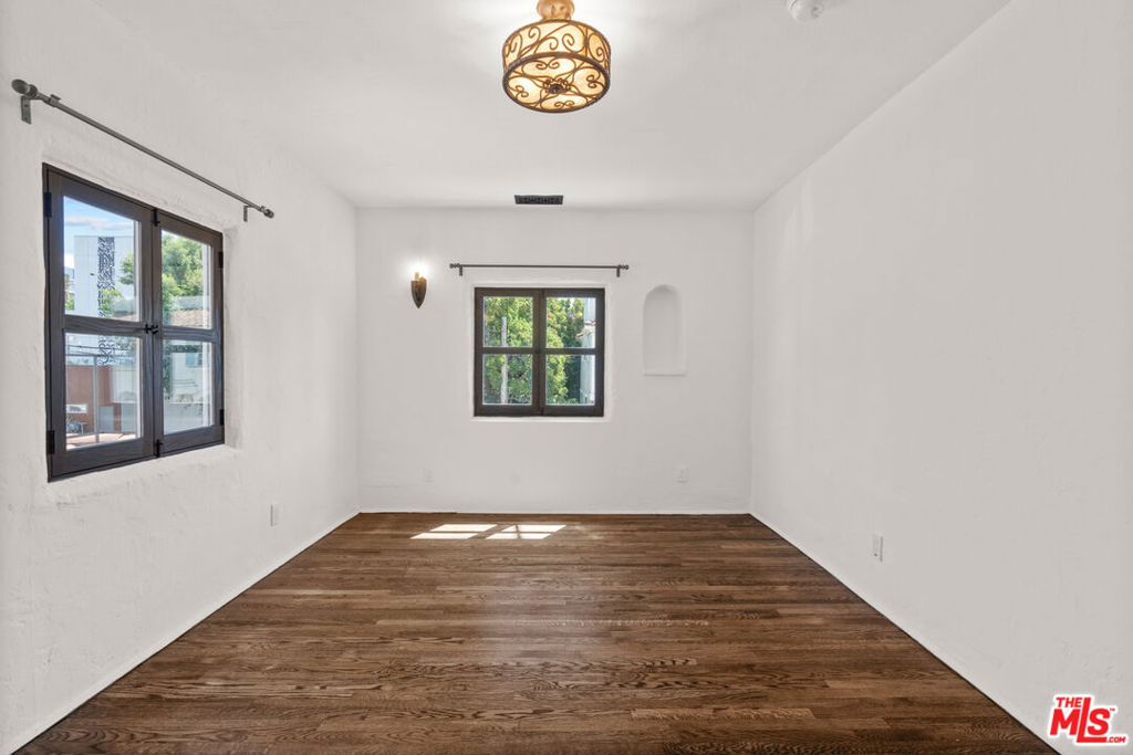 1302 N Harper Avenue Property Photo 21