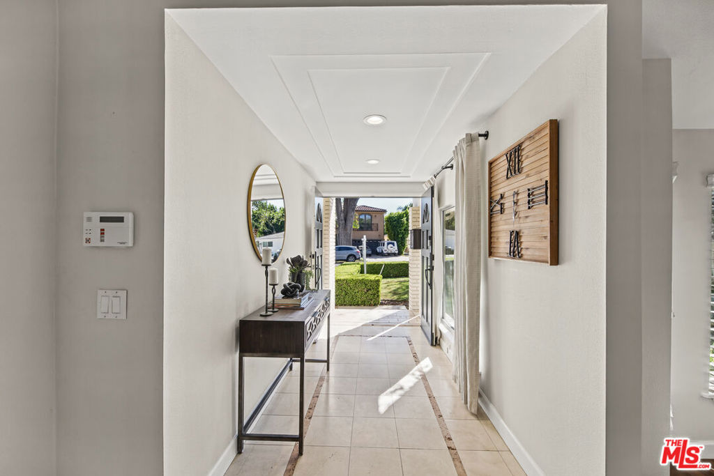 4529 Cedros Avenue Property Photo 4