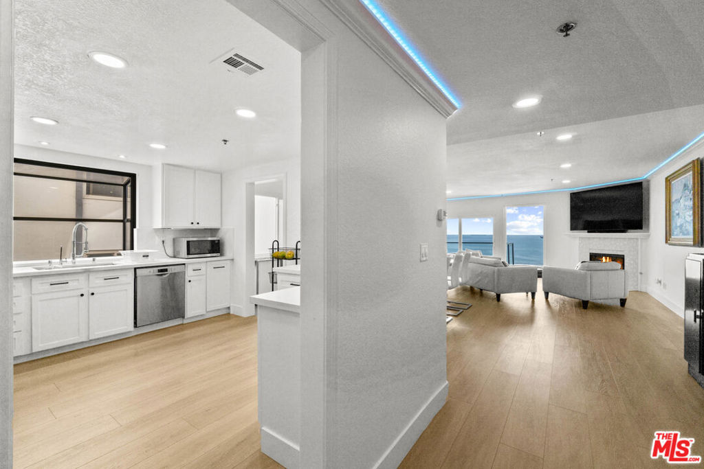 1230 E Ocean Boulevard 504 Property Photo 12
