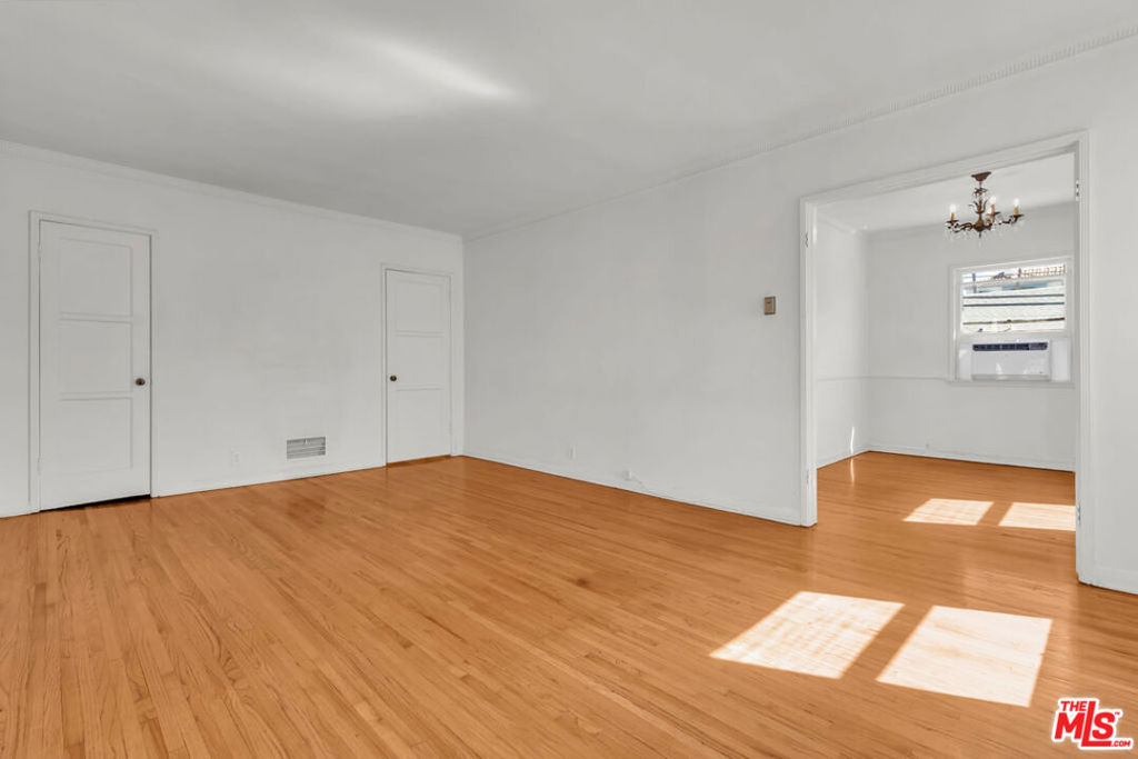 622 1/2 S Cloverdale Avenue Property Photo 6