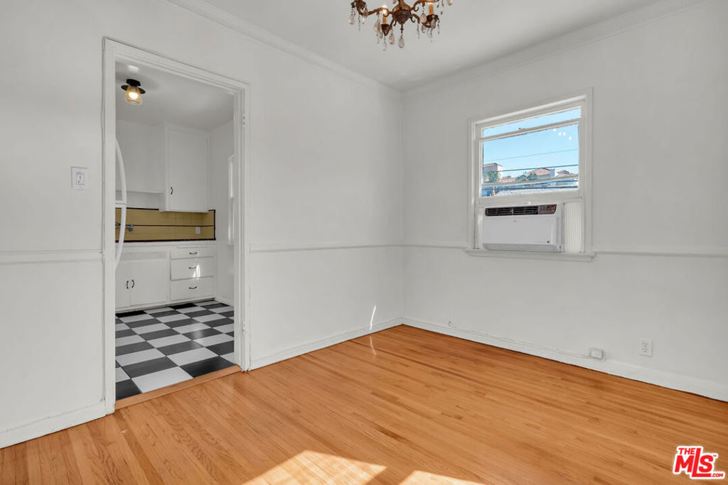 622 1/2 S Cloverdale Avenue Property Photo 11