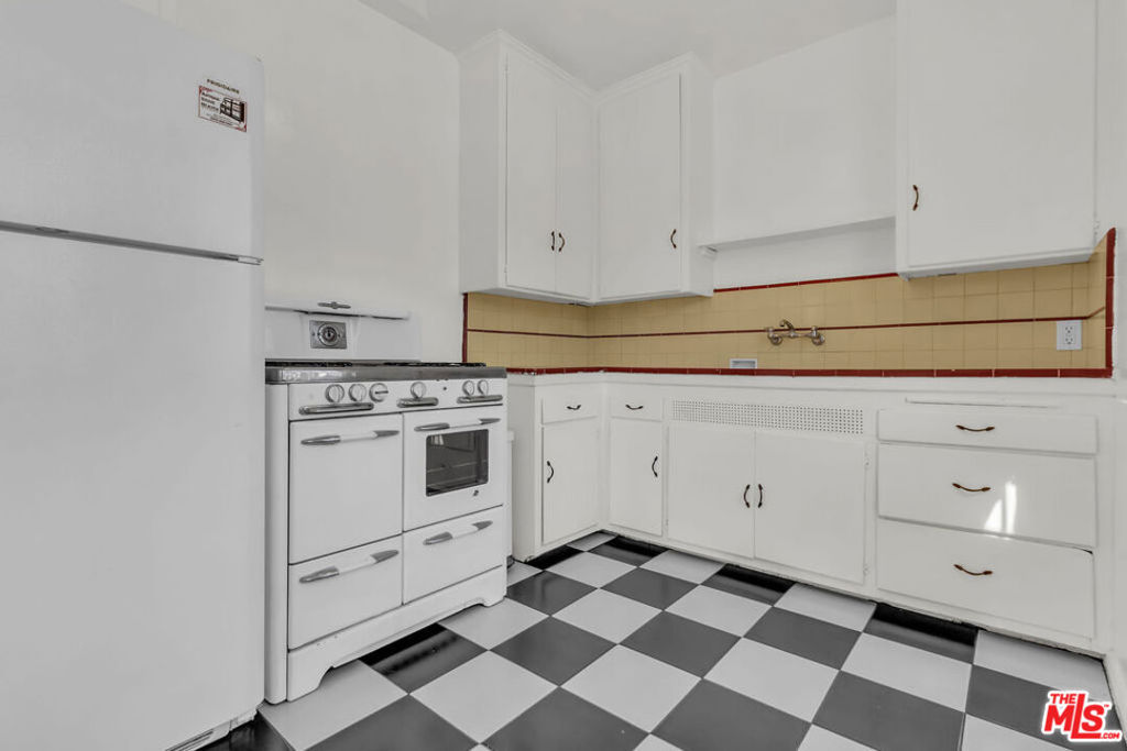 622 1/2 S Cloverdale Avenue Property Photo 12