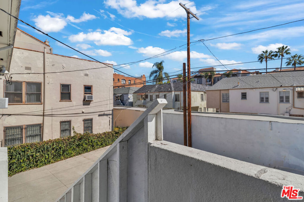 622 1/2 S Cloverdale Avenue Property Photo 15