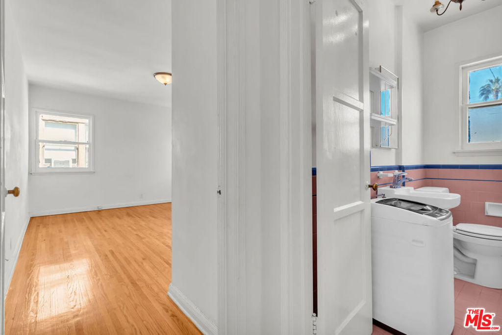 622 1/2 S Cloverdale Avenue Property Photo 21