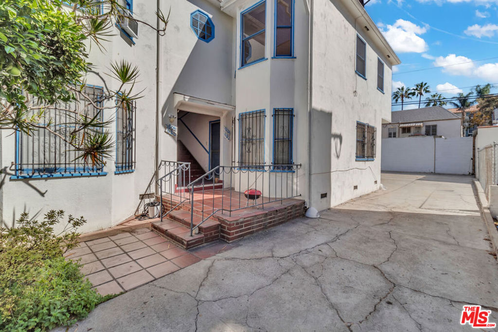 622 1/2 S Cloverdale Avenue Property Photo 27