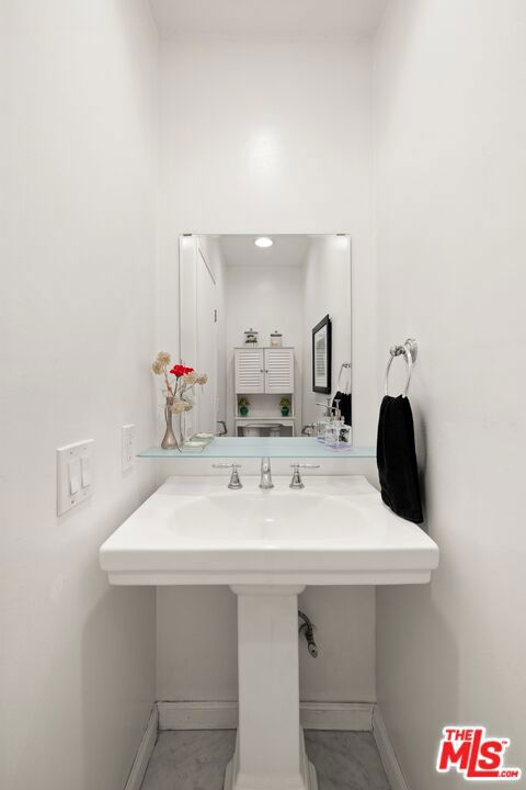 8941 Rosewood Avenue Property Photo 10