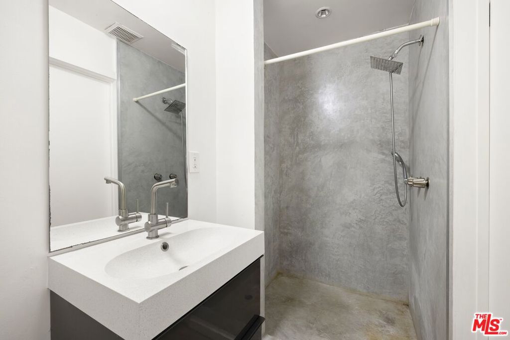 8941 Rosewood Avenue Property Photo 13