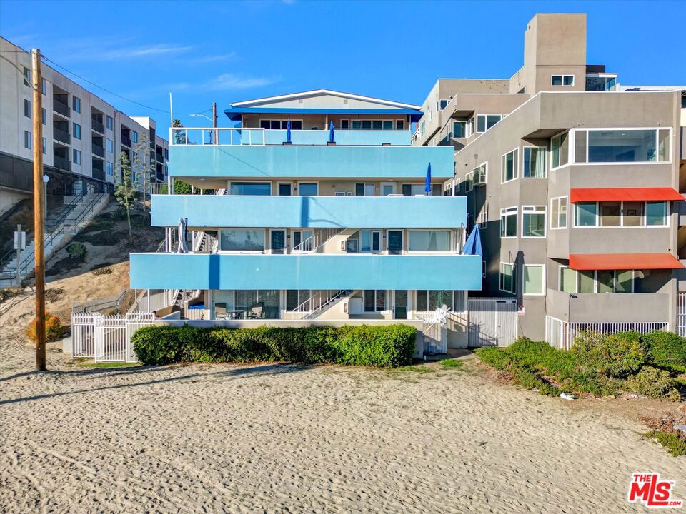 32 5th Place Property Photo 1