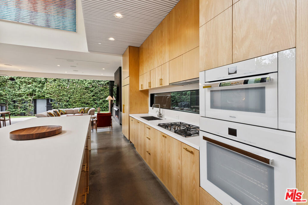 626 Woodlawn Avenue Property Photo 10