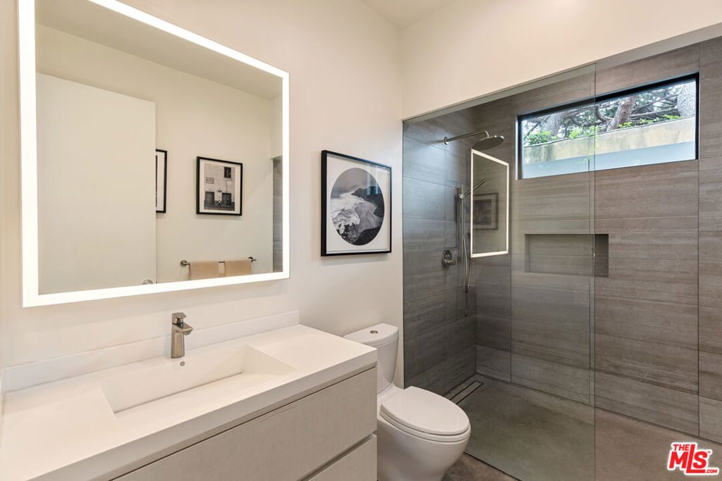 626 Woodlawn Avenue Property Photo 15