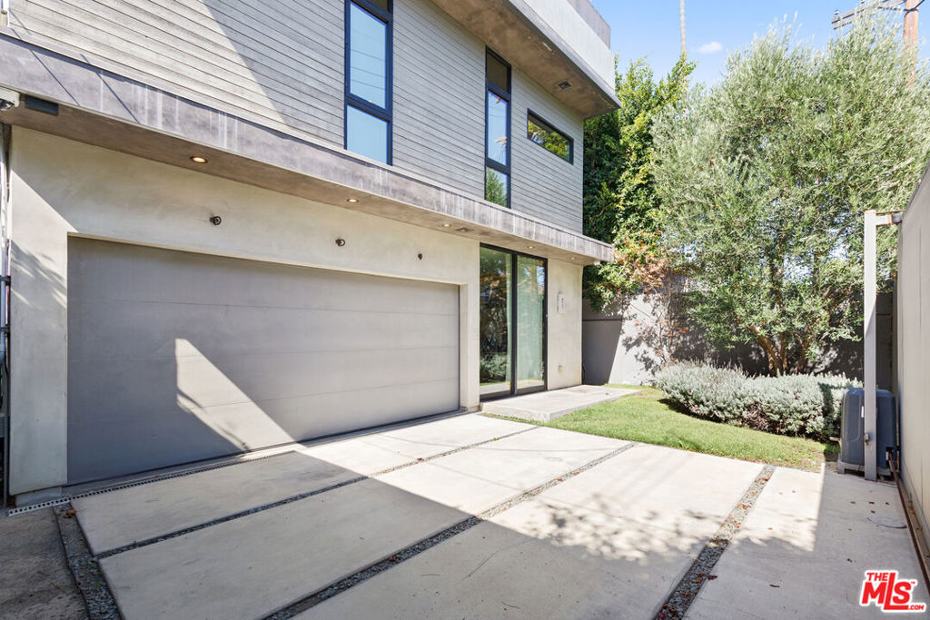 626 Woodlawn Avenue Property Photo 33