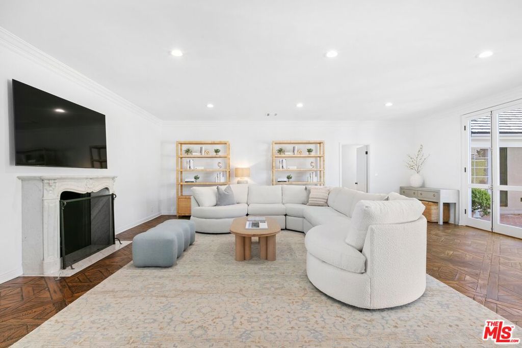 201 S Bristol Avenue Property Photo 10