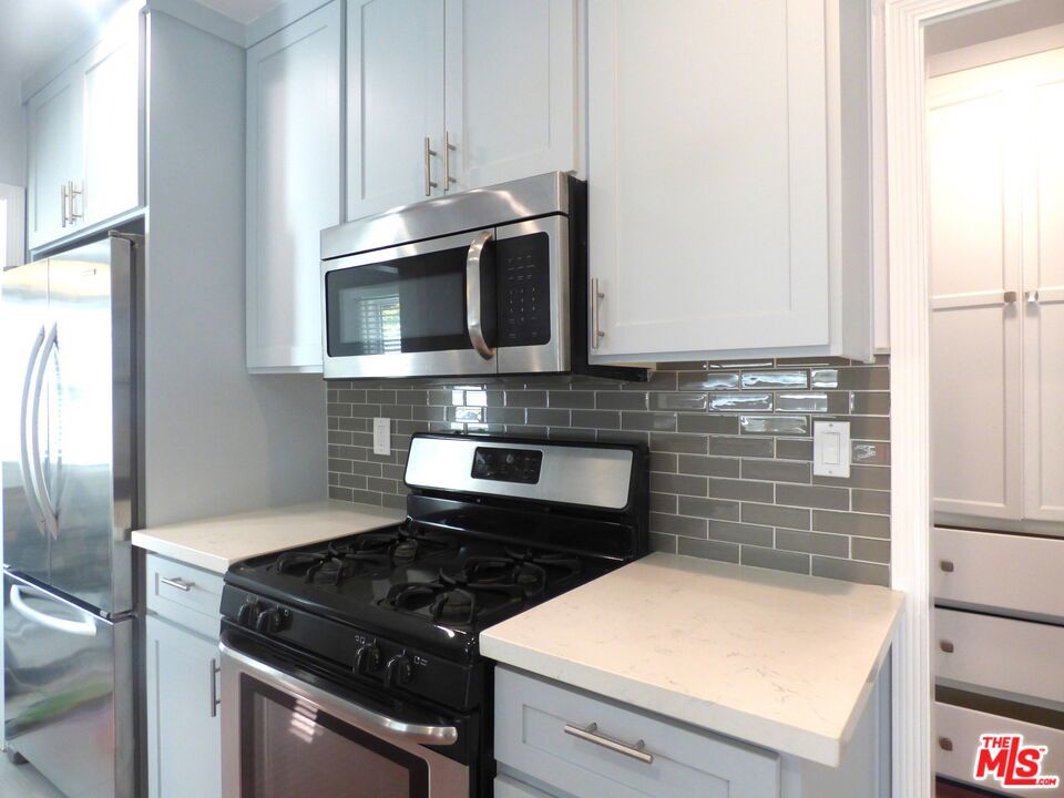 1844 S Barrington Avenue Property Photo 1