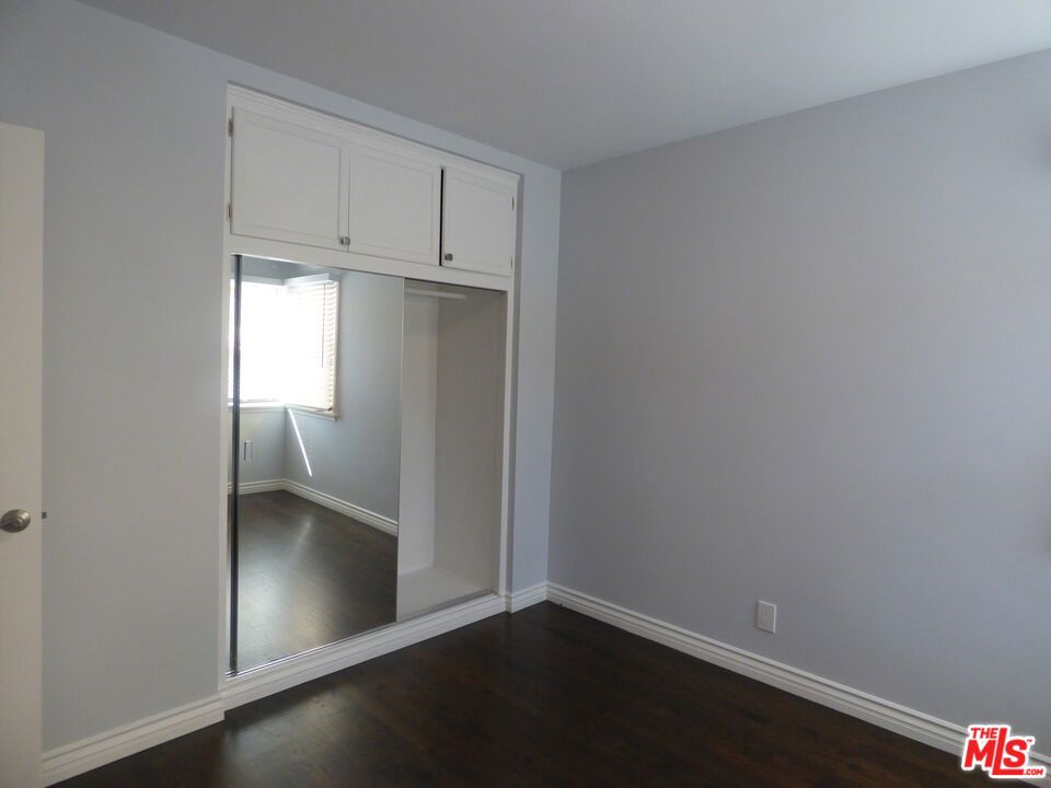 1844 S Barrington Avenue Property Photo 3