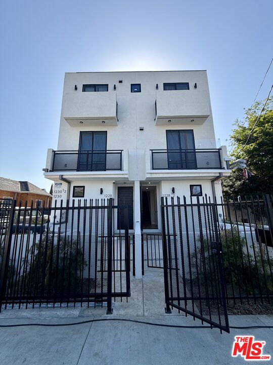 1228 S Berendo Street Property Photo 1