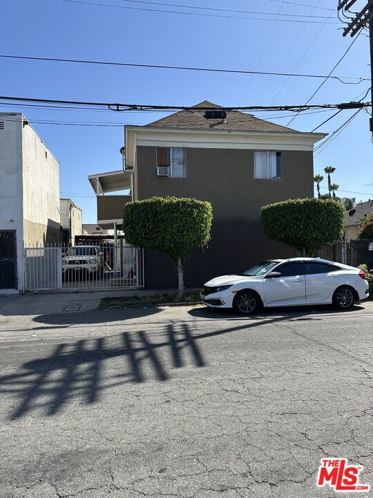 554 E 36th Street Property Photo 1