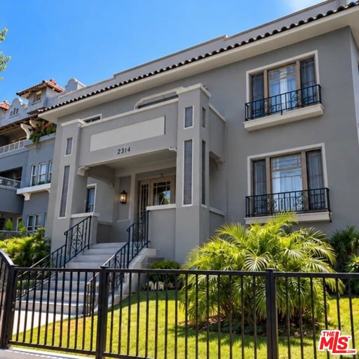 2314 W Pico Boulevard Property Photo 1