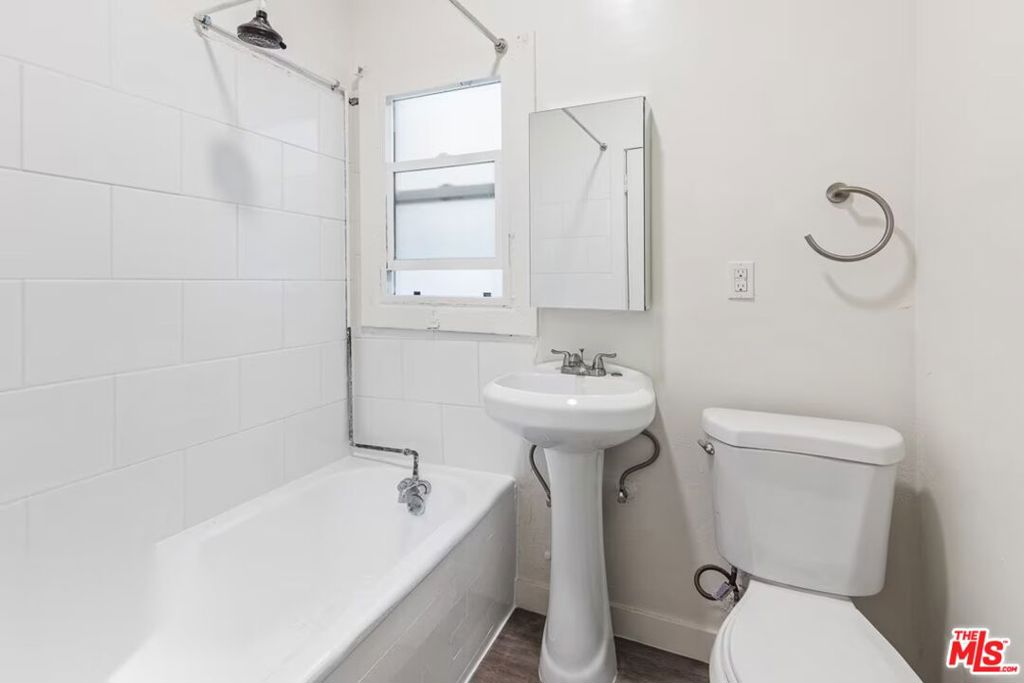 2314 W Pico Boulevard Property Photo 7