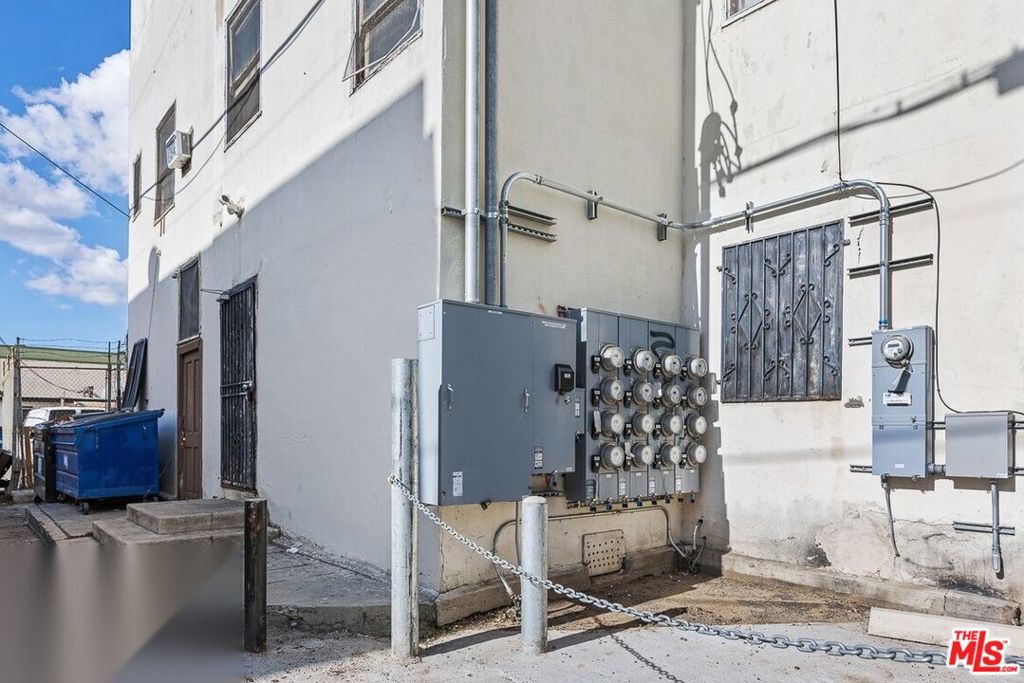 2314 W Pico Boulevard Property Photo 8