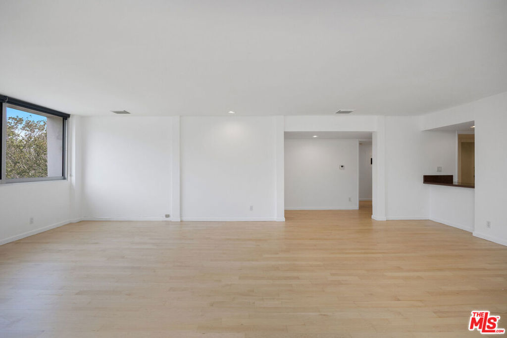 440 S Roxbury Drive 201 Property Photo 9