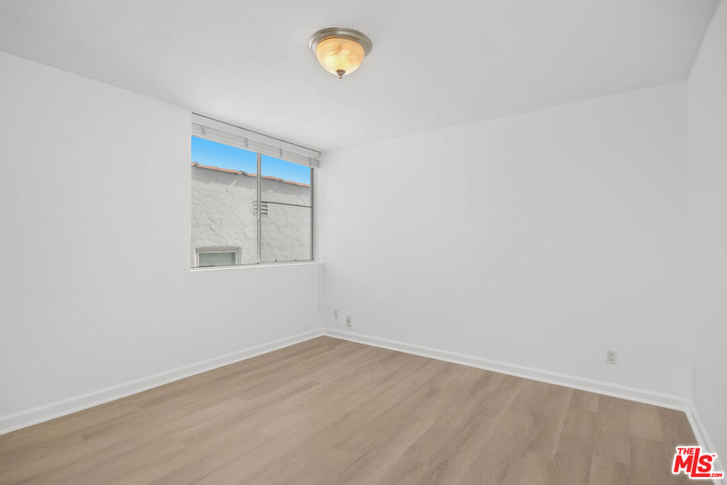 440 S Roxbury Drive 201 Property Photo 14
