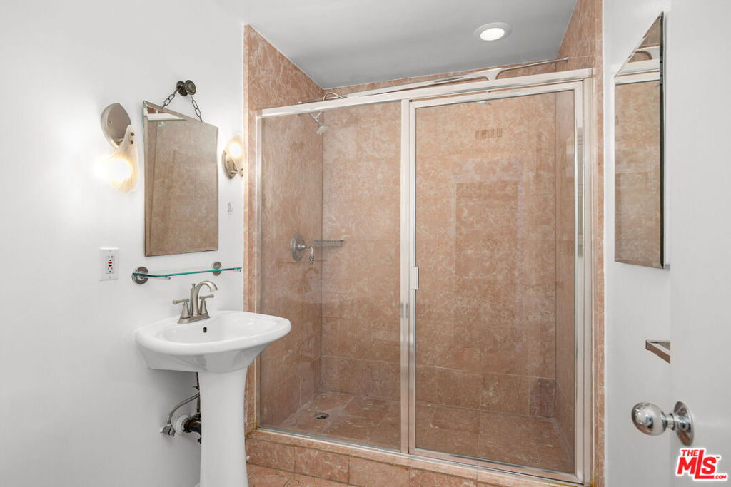 440 S Roxbury Drive 201 Property Photo 15