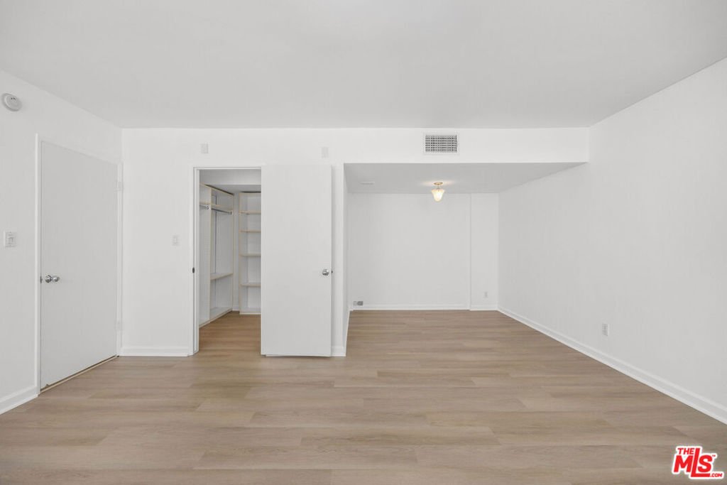 440 S Roxbury Drive 201 Property Photo 17