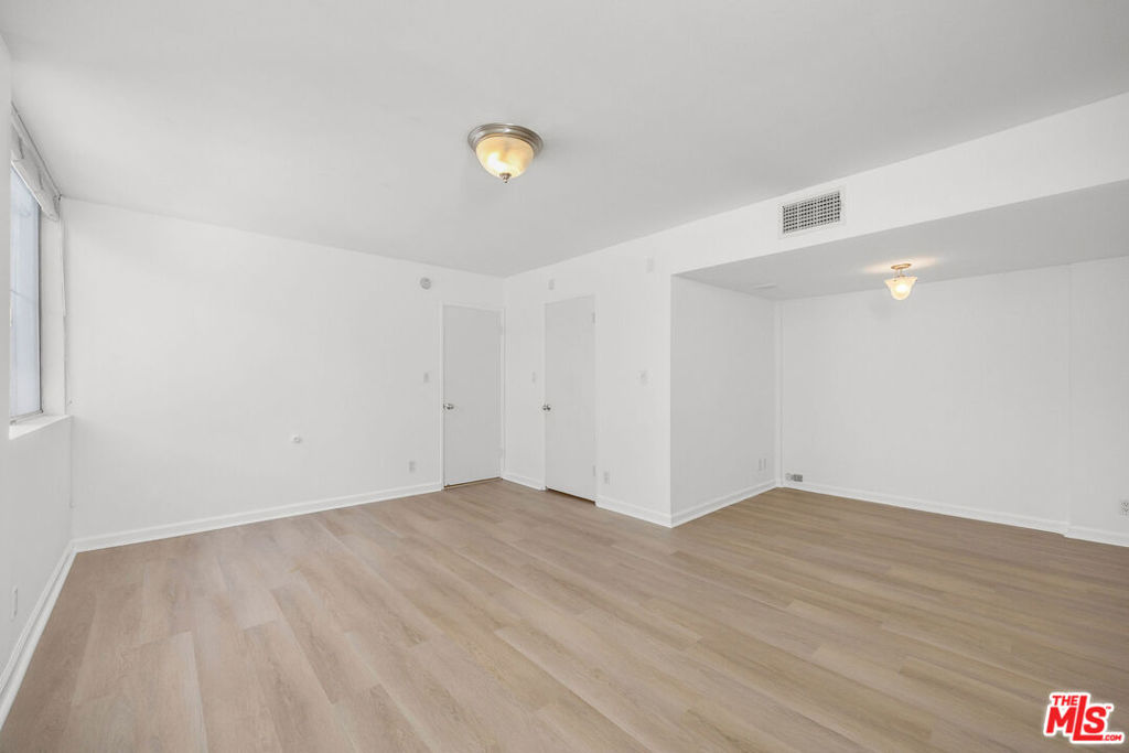 440 S Roxbury Drive 201 Property Photo 20
