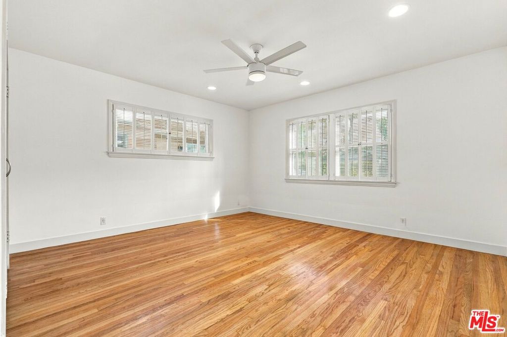 6107 Longridge Avenue Property Photo 19