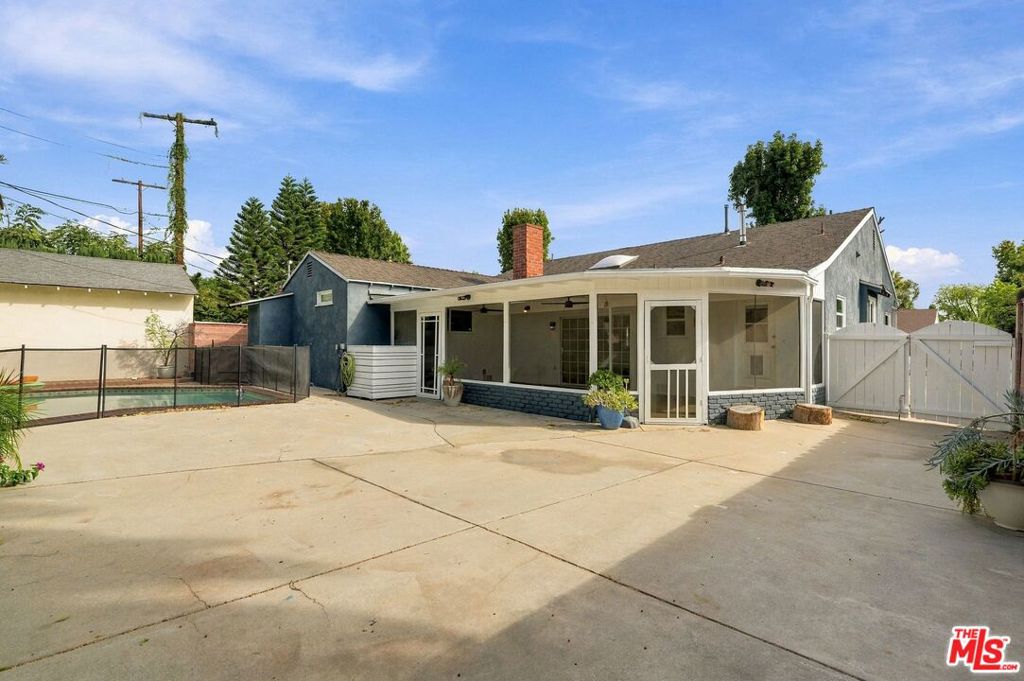 6107 Longridge Avenue Property Photo 26